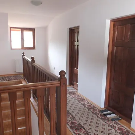 Pensiunea Piatra Mandrutului Farm stay *