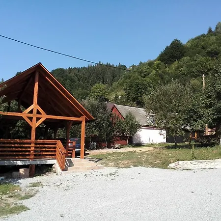 Farm stay Pensiunea Piatra Mandrutului *